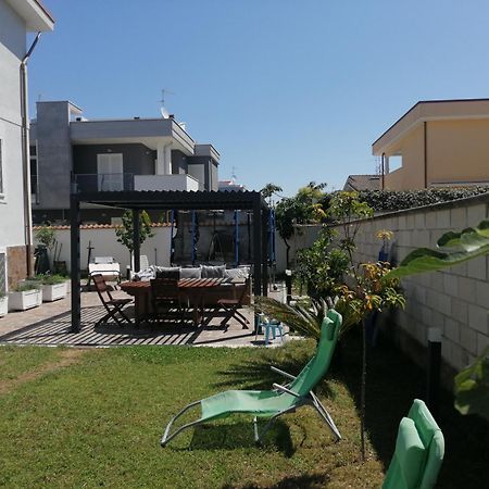 Villa Vita - Monolocale Con Giardino Stadtviertel Stadtviertel Acilia Exterior foto